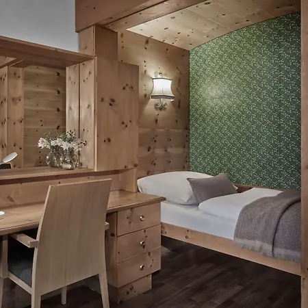 Goldener Greif Hotel 4*