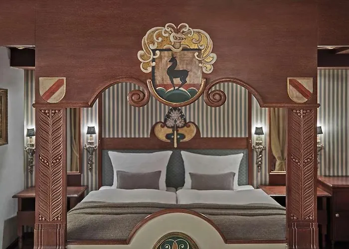 מלון Goldener Greif 4*