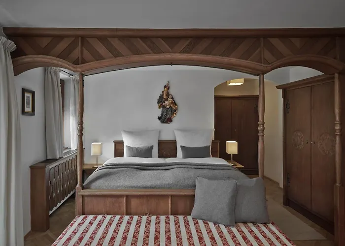 Отель Goldener Greif 4*