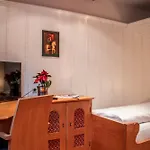 غولدنر غريف 4*